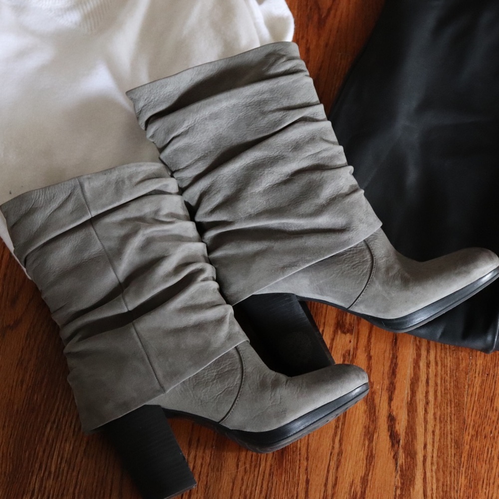VINCE CAMUTO Boots - Picture 5 of 7