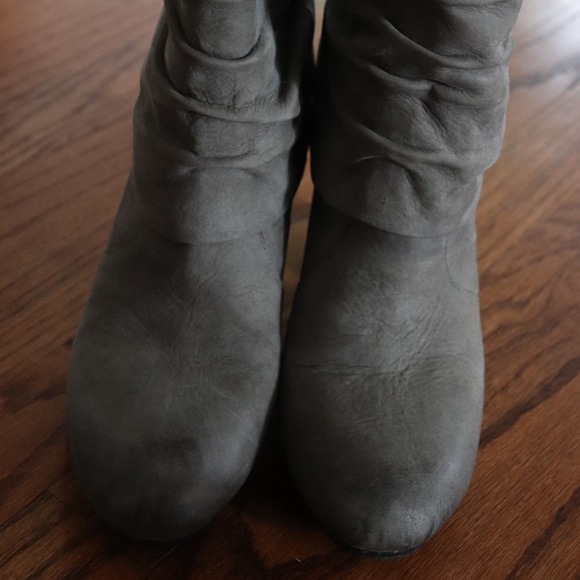 VINCE CAMUTO Boots - Picture 3 of 7