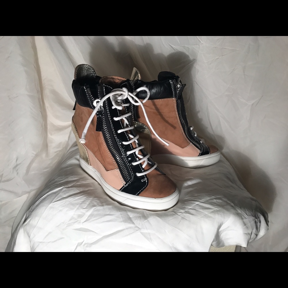 Giuseppe Zanotti
Colorblock Wedge Sneaker