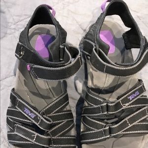 Teva size 6.