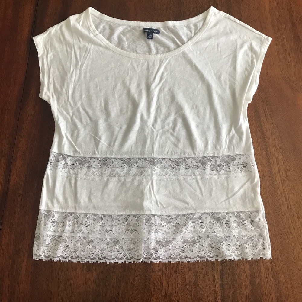 White tshirt with lace insets