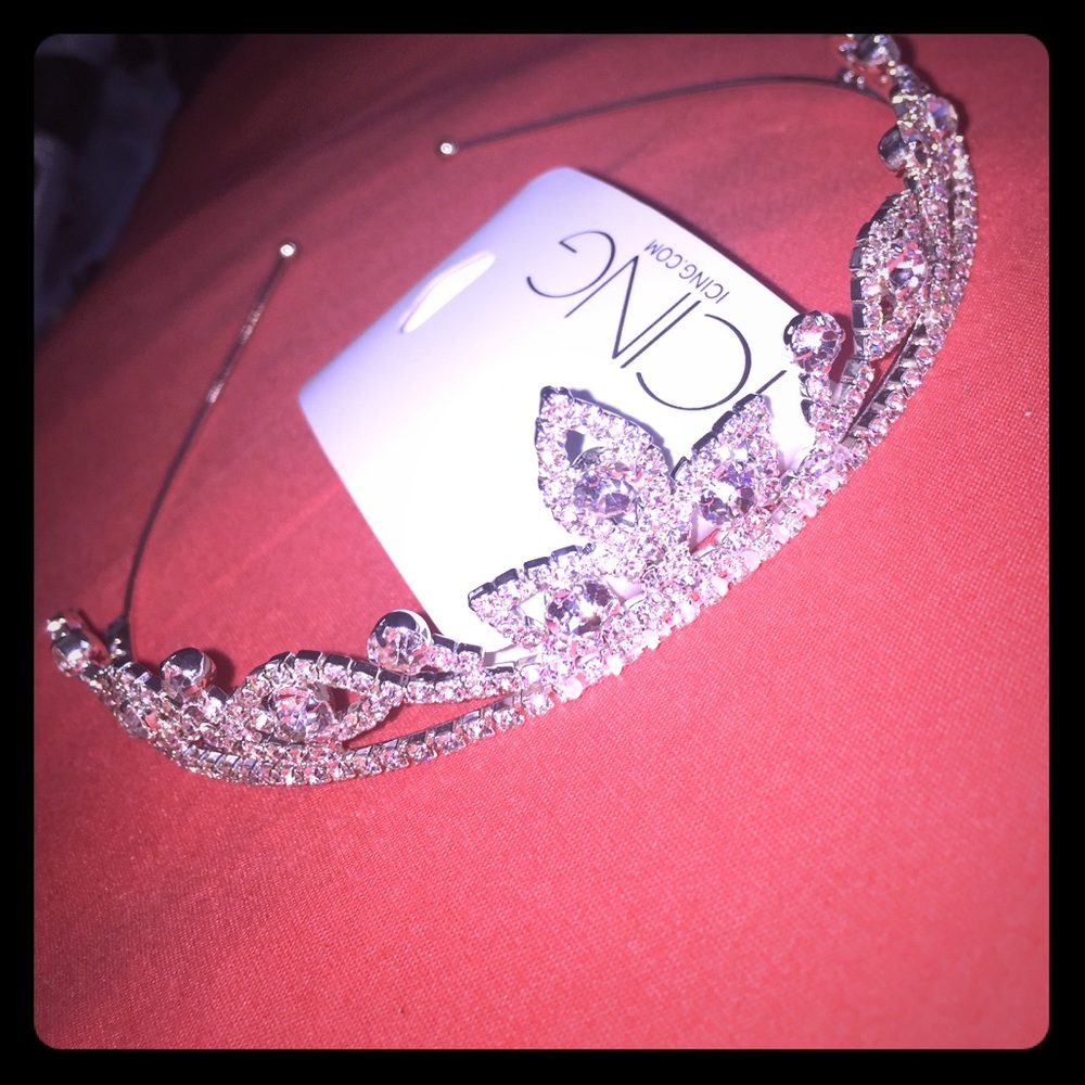 Tiara from icing