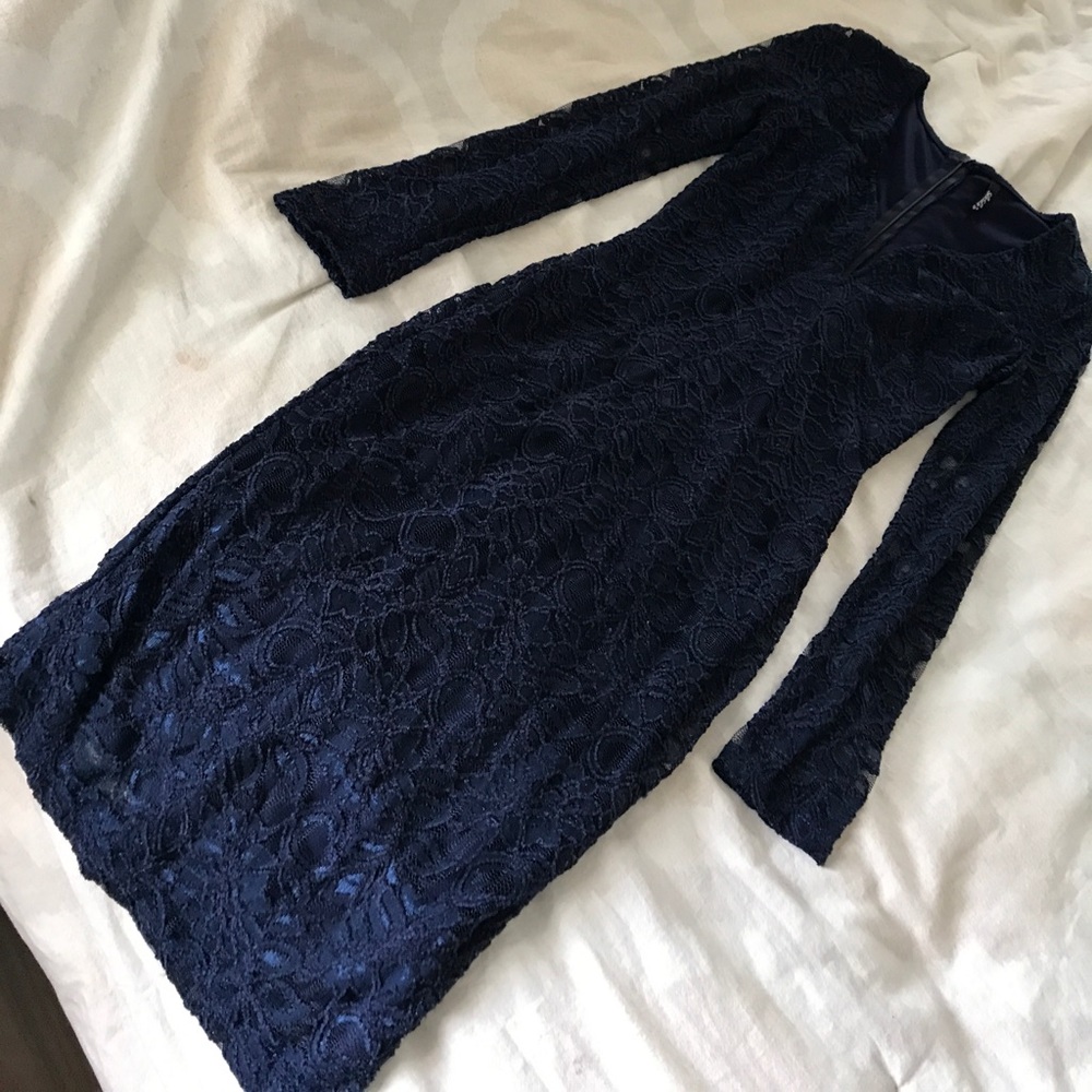 NWOT Lulus lace midi dress size small