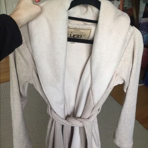 Beige robe