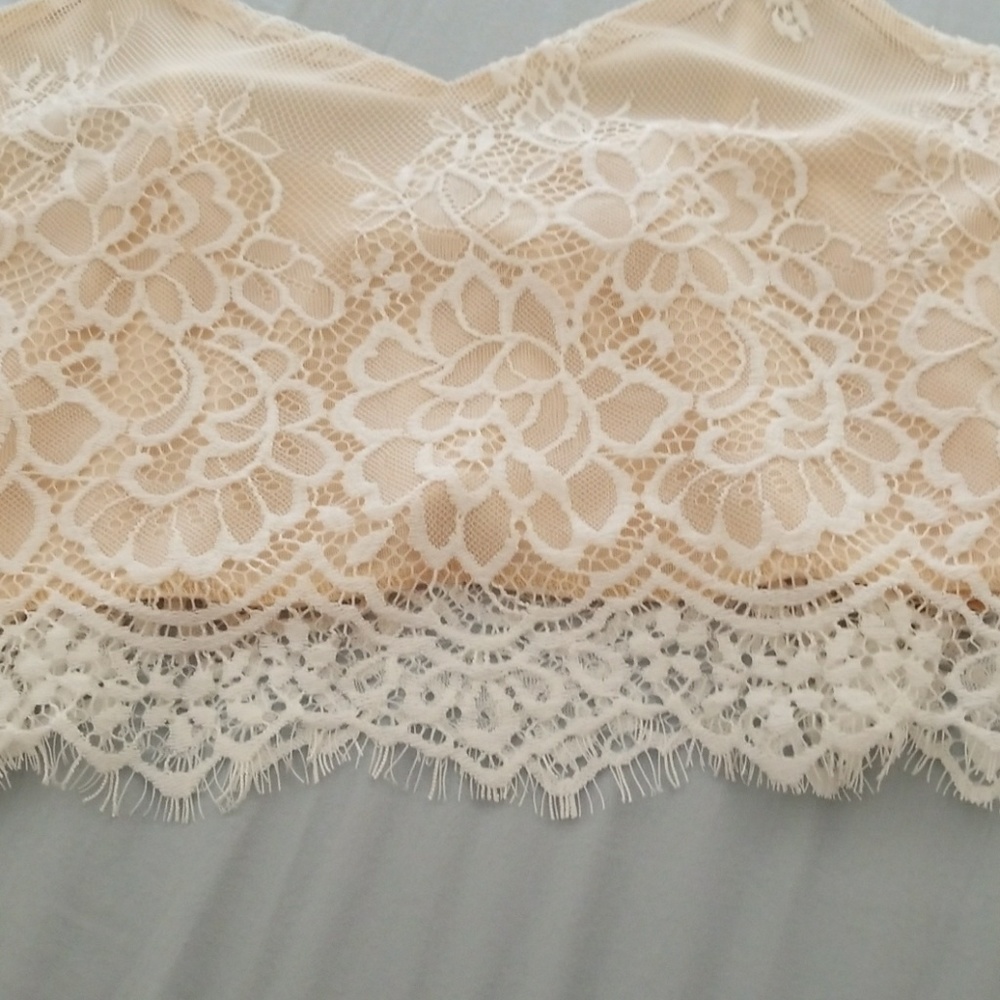 Charlotte russe beautiful lace crop top Make offer - Picture 3 of 6