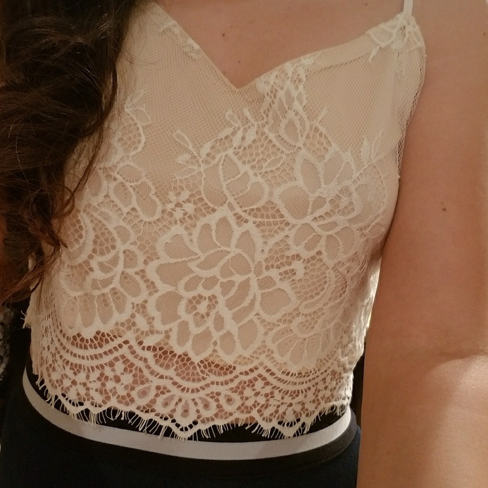 Charlotte russe beautiful lace crop top Make offer - Picture 6 of 6