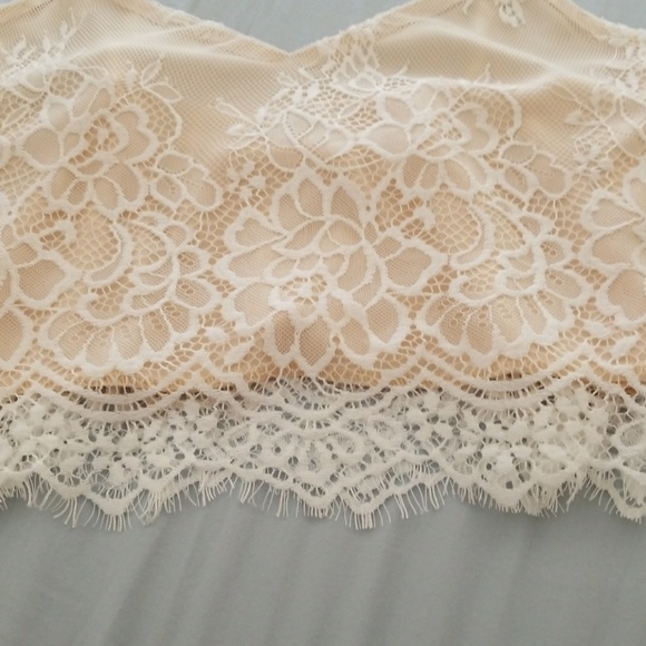 Charlotte russe beautiful lace crop top Make offer - Picture 3 of 6