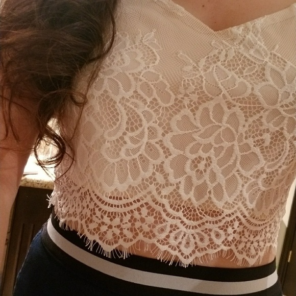 Charlotte russe beautiful lace crop top Make offer - Picture 5 of 6