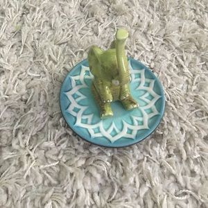 Elephant ring holder