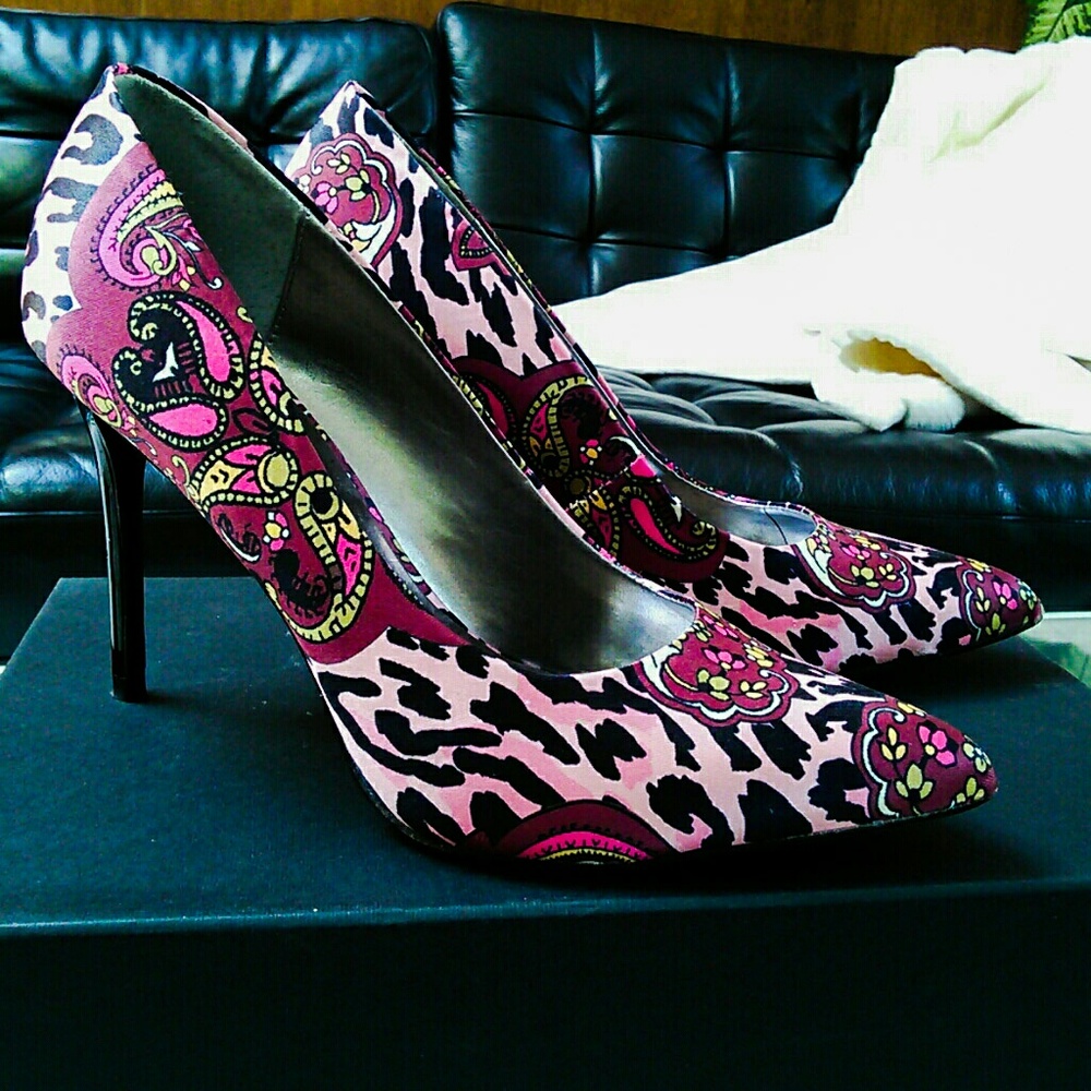 Carlos Pink Posy Pumps