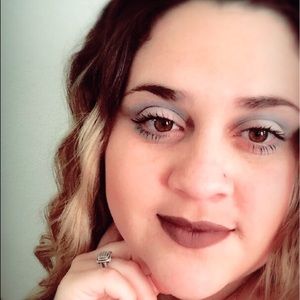 Meet your Posher, Ana