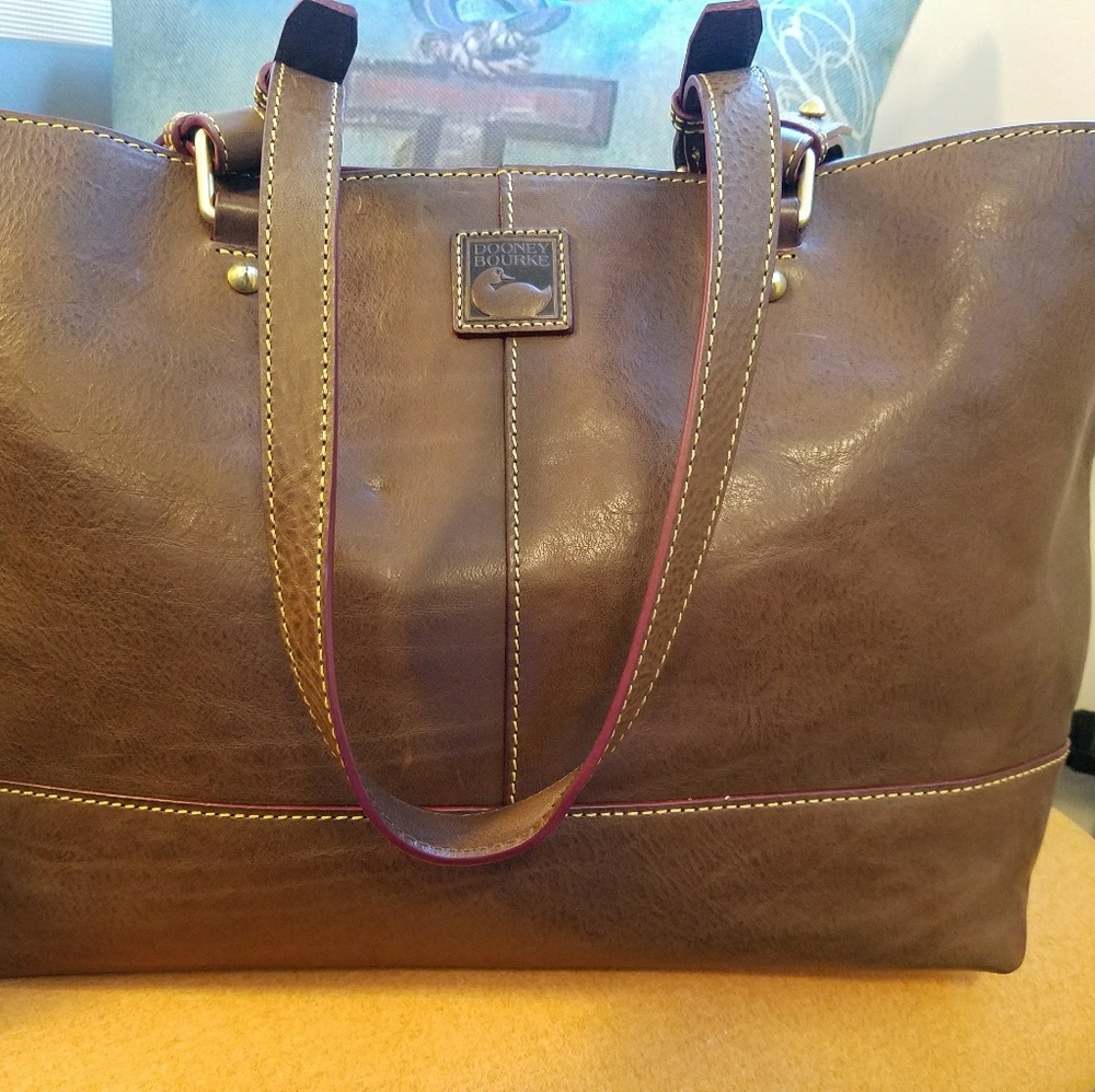 Dooney And Bourke East West Chelsea in Taupe