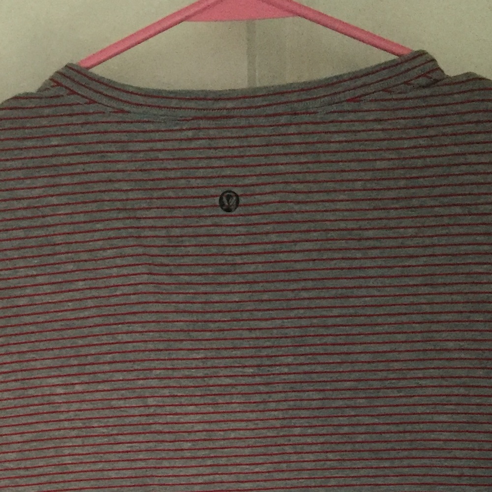 Lululemon V-neck - Picture 4 of 4