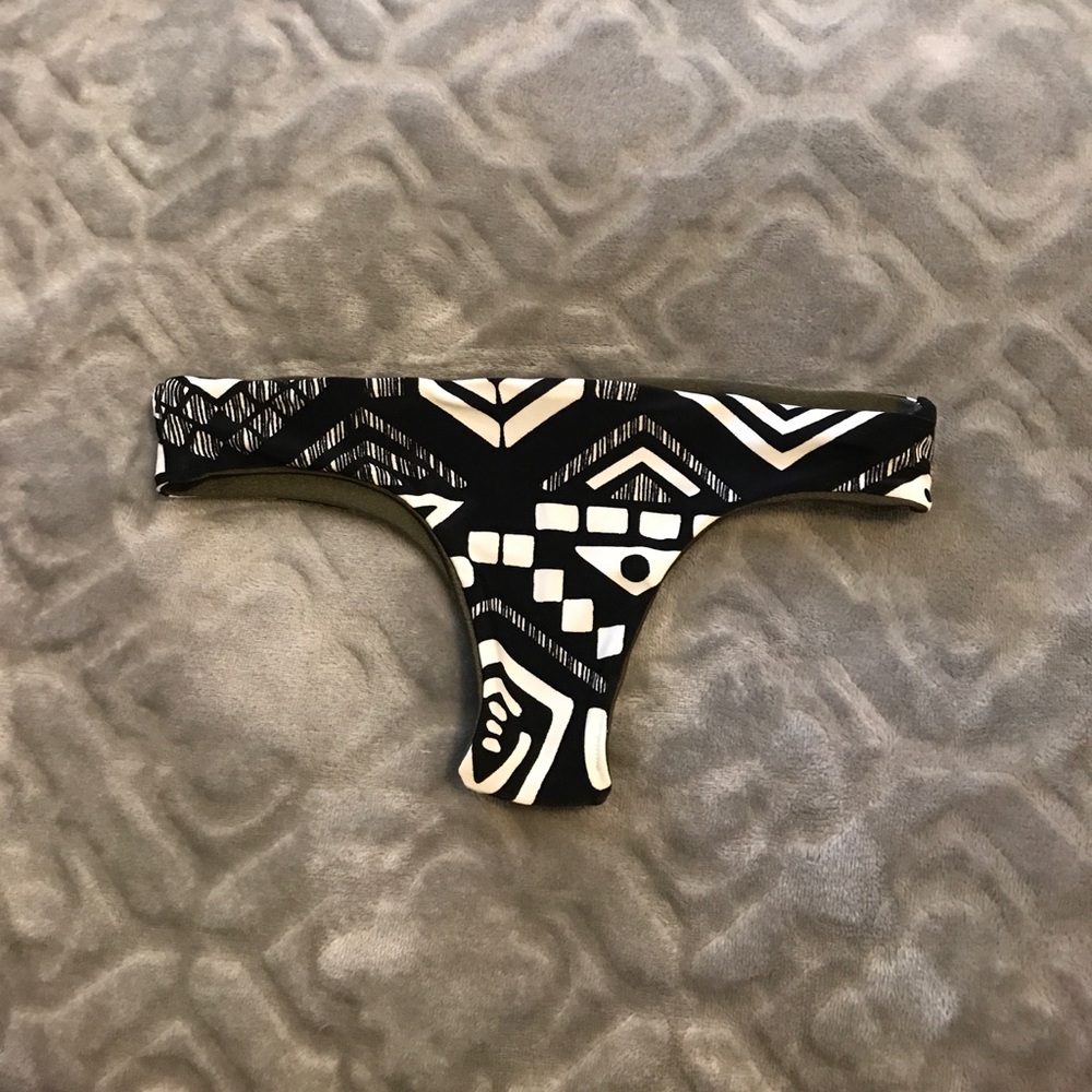 Reversible bikini bottom
