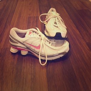 Size 7.5 Nike Shocks Tennis Shoes