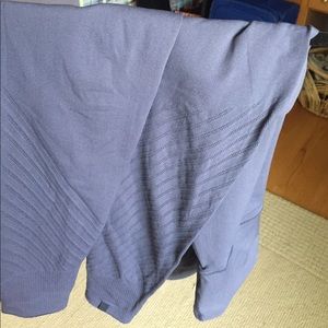 Gray/dark blue leggings