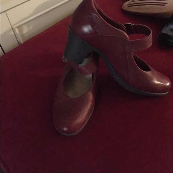 Shoes - Picture 2 of 3