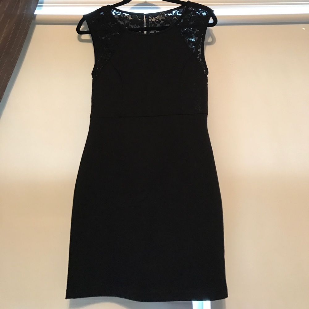Black lace evening dress - Picture 1 of 4