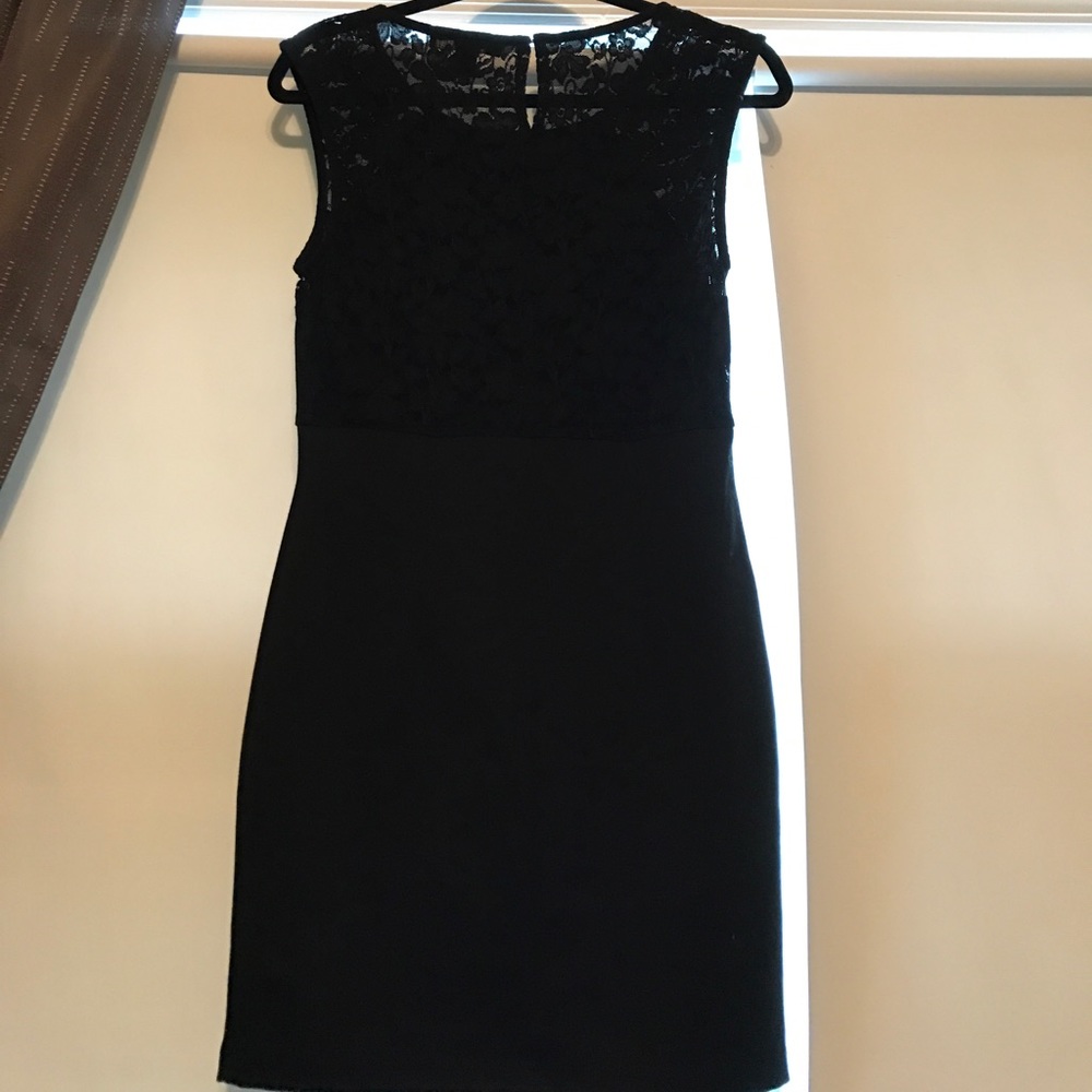 Black lace evening dress - Picture 2 of 4