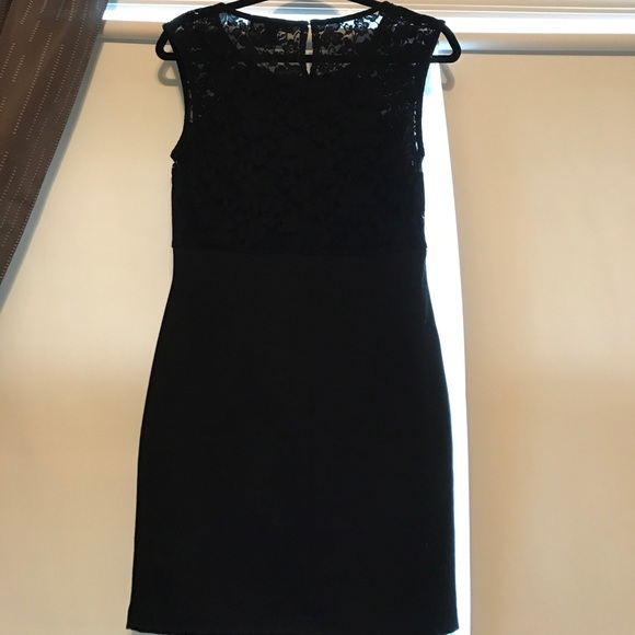 Black lace evening dress - Picture 2 of 4