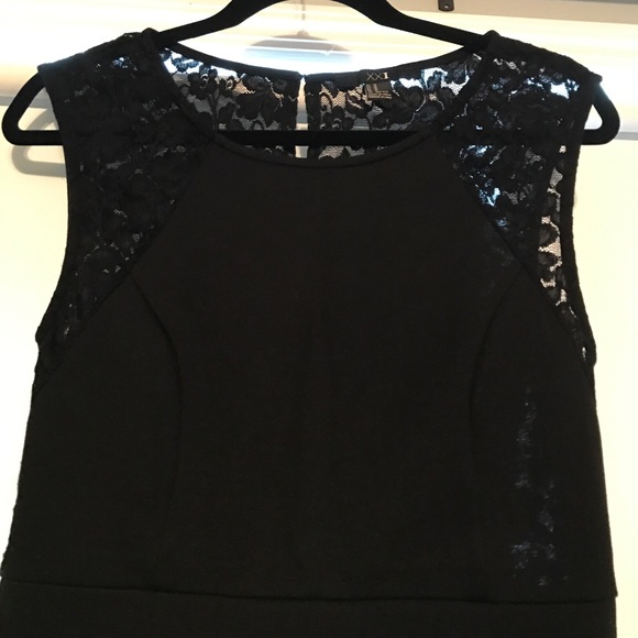 Black lace evening dress - Picture 4 of 4