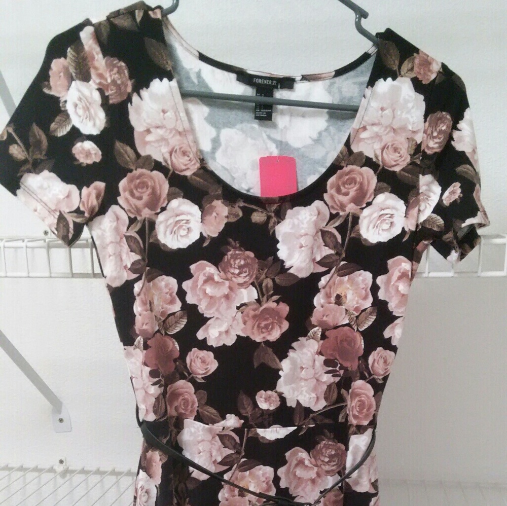 NWT Forever 21 Dress- Short LE
