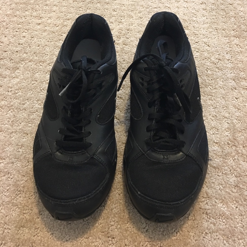 Black Nike shox