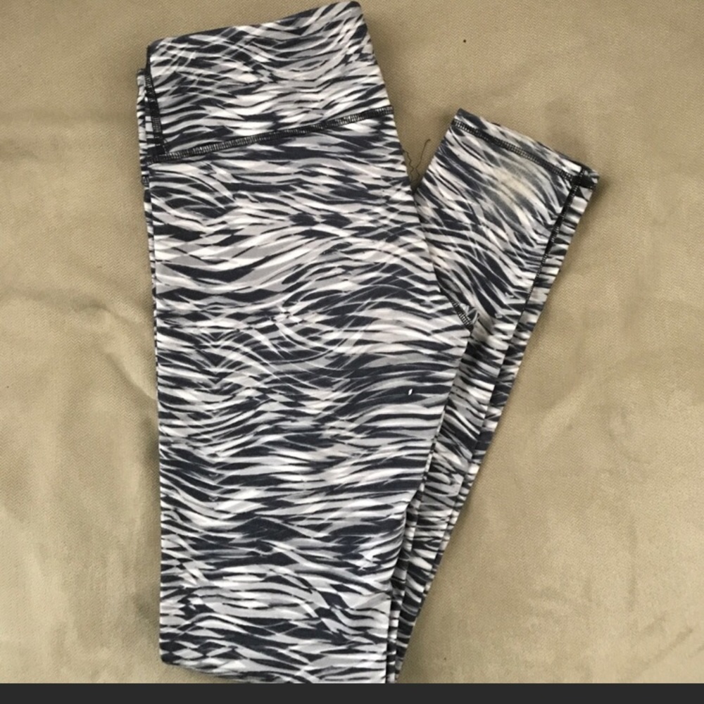 Alo Barre Yoga Leggings M Black Gray and White