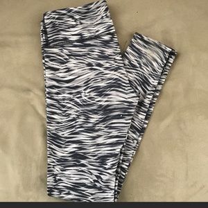Alo Barre Yoga Leggings M Black Gray and White