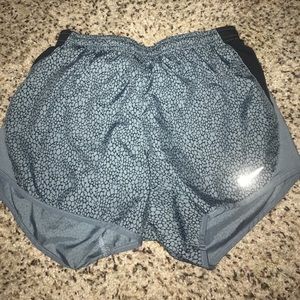 nike running shorts woman