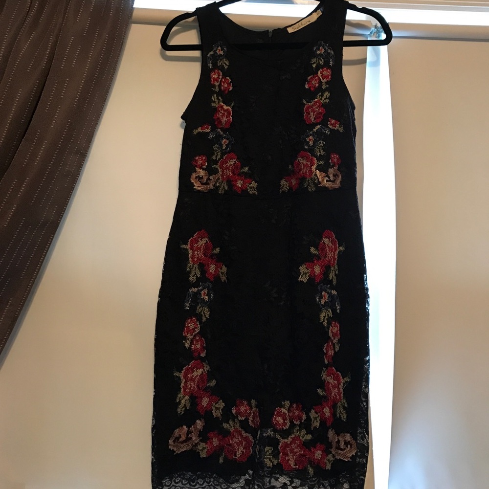 BEAUTIFUL black lace dress