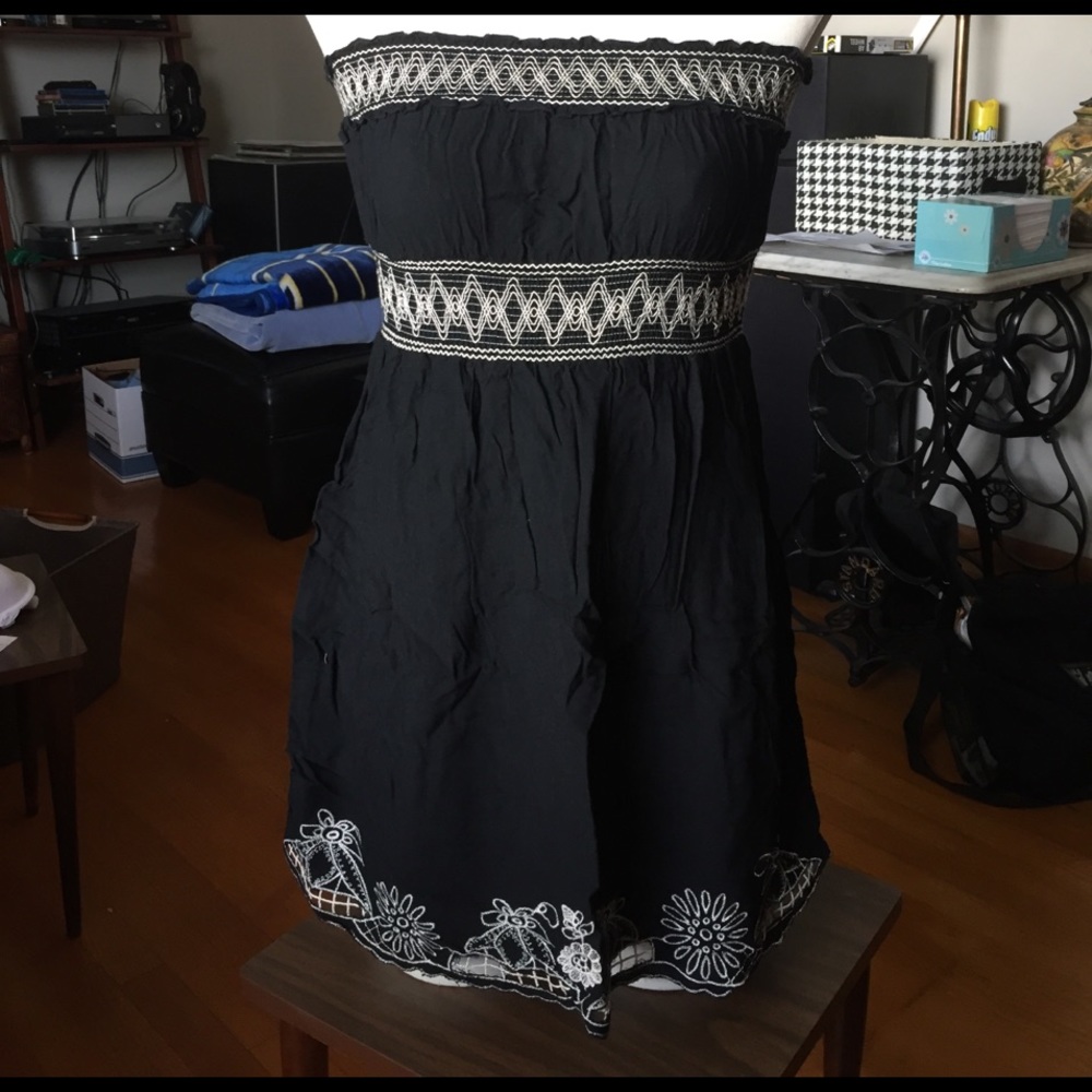 Black sleeveless dress