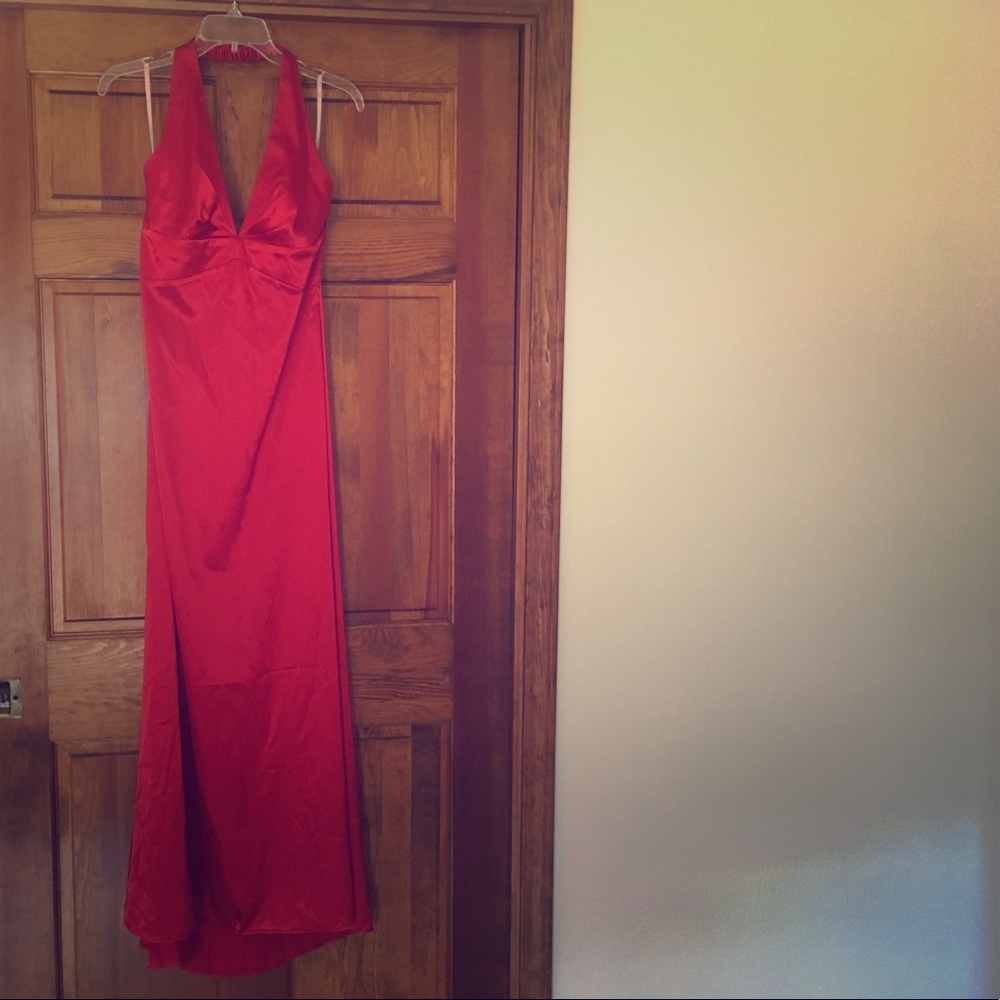 De Laru red formal dress