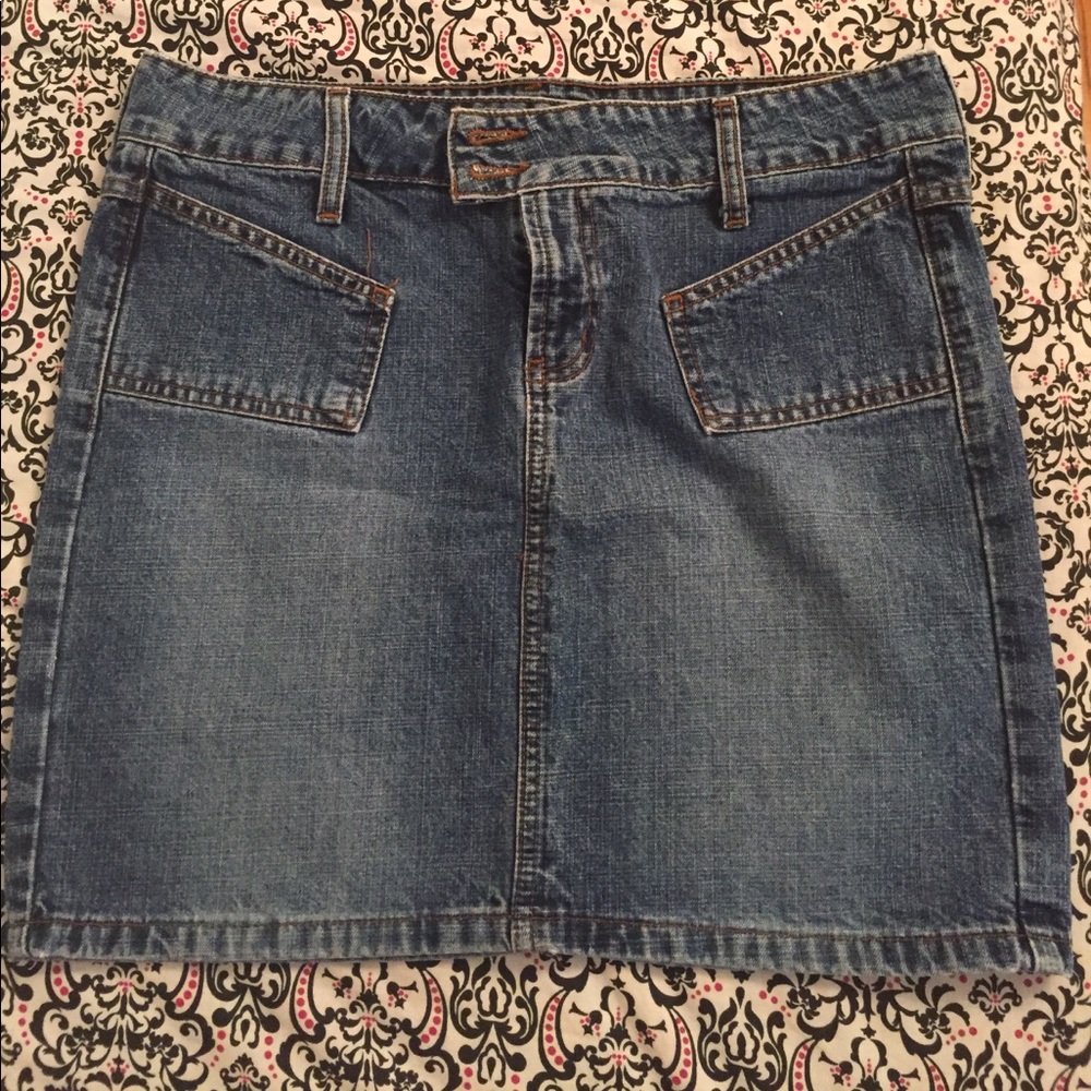Final Sale. L. E. I. Denim skirt. Size 9. GUC.