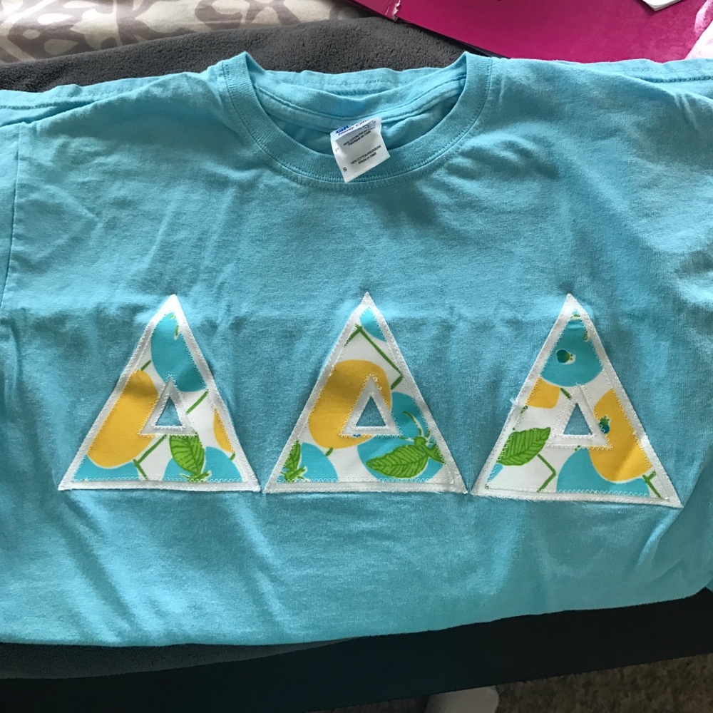 Tri delta appliqué tshirt