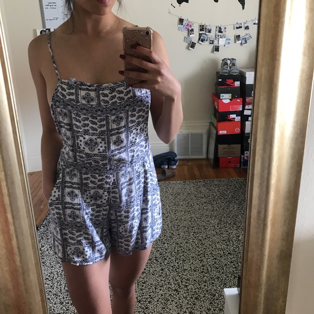 Backless Romper - Picture 2 of 3