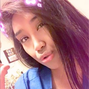 Meet your Posher, Carla