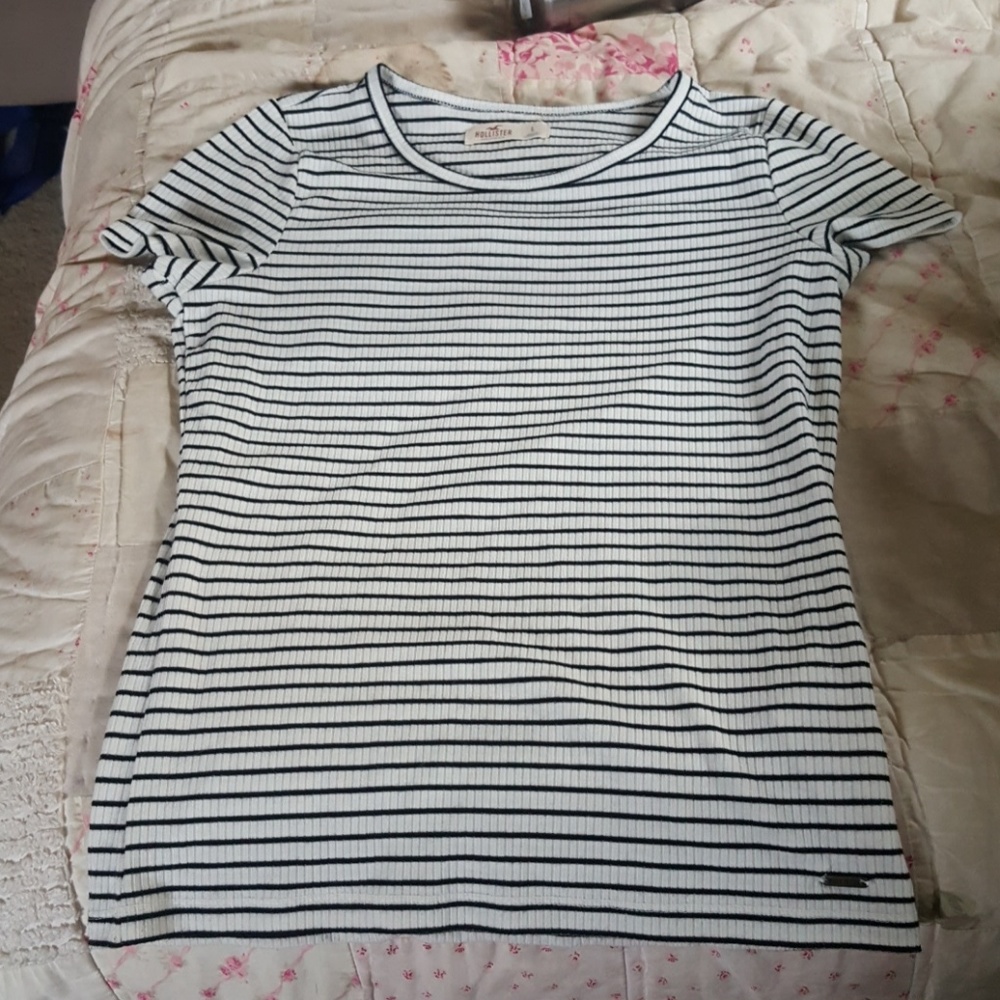Hollister tshirt