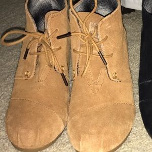 TOMS brown desert wedges