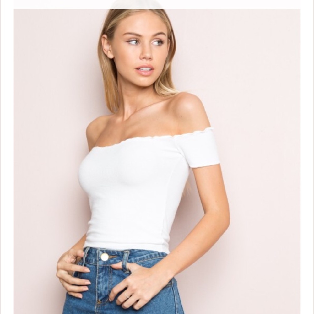 NWOT BRANDY MELVILLE JESSIE TOP