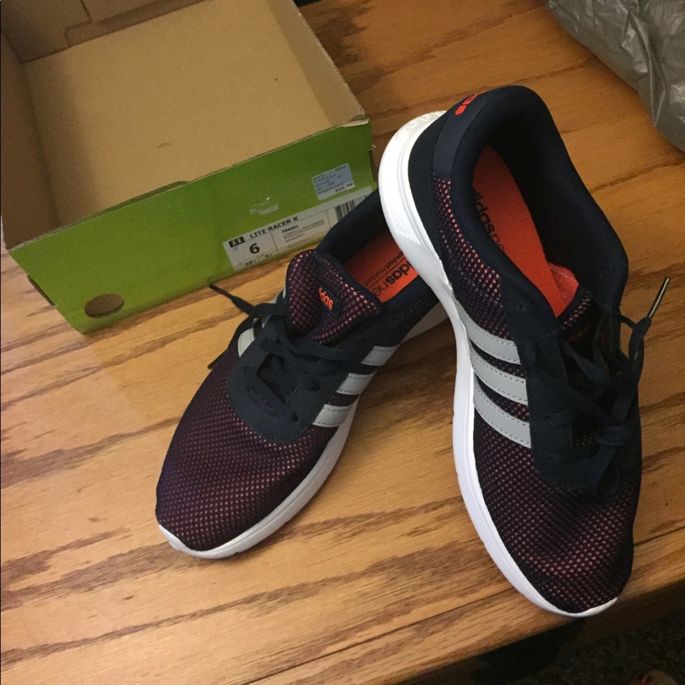 Size 6 adidas lite racer