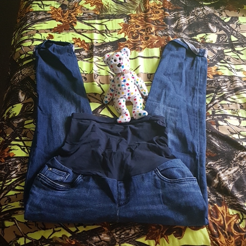 Maternity capris