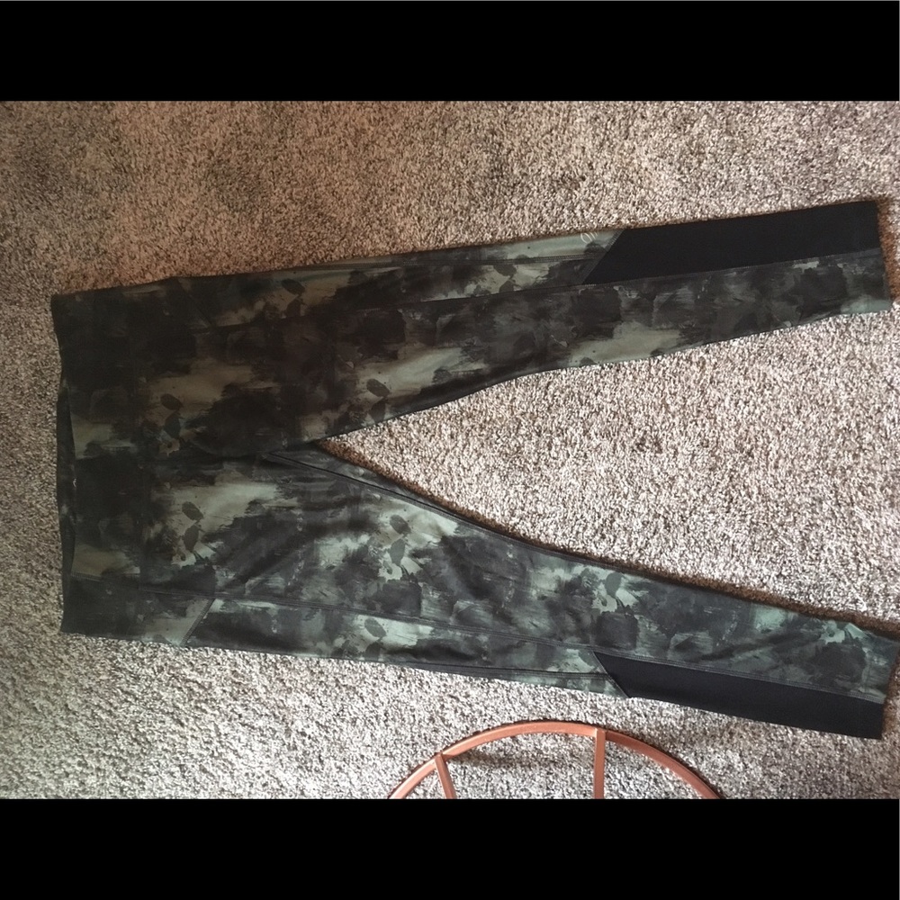 Green/Black Patterned Athletic Leggings