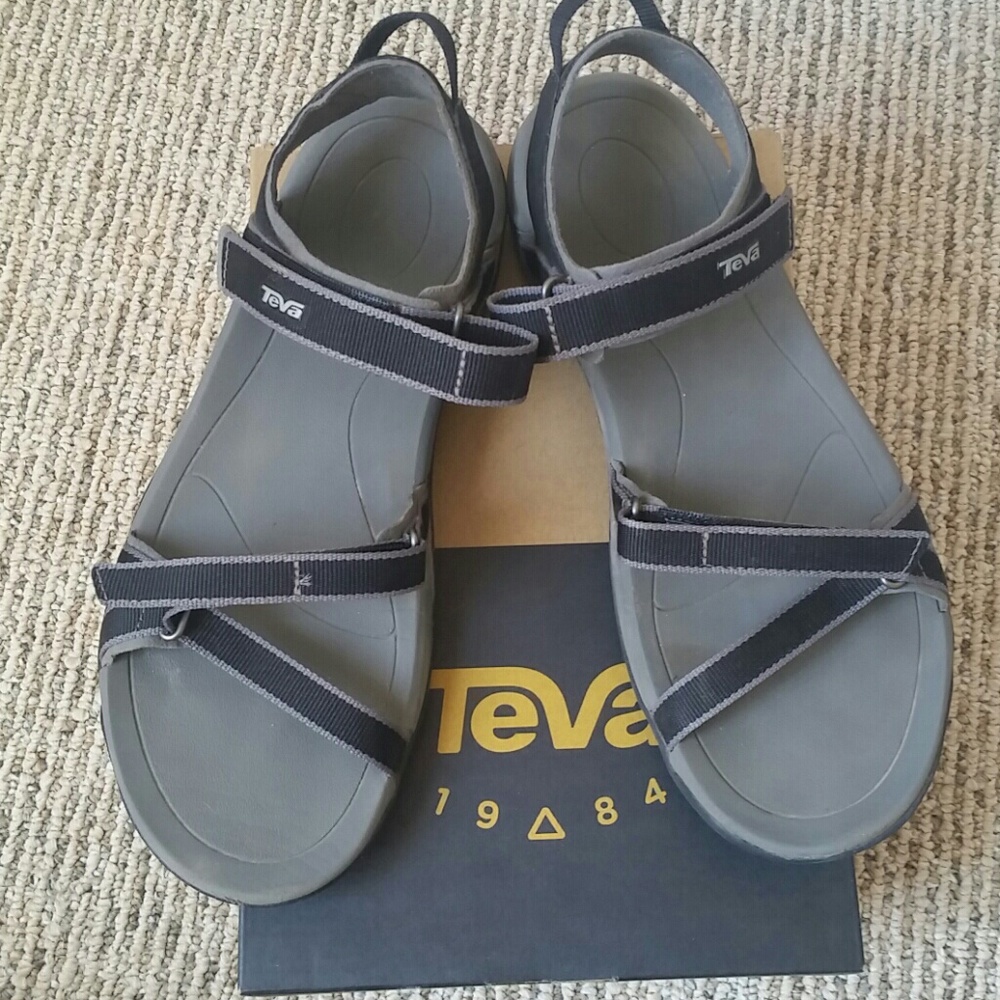 BRAND NEW TEVA SANDLES