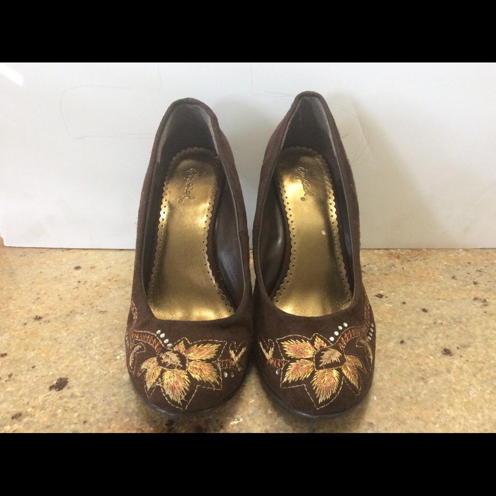 Close toe wedges