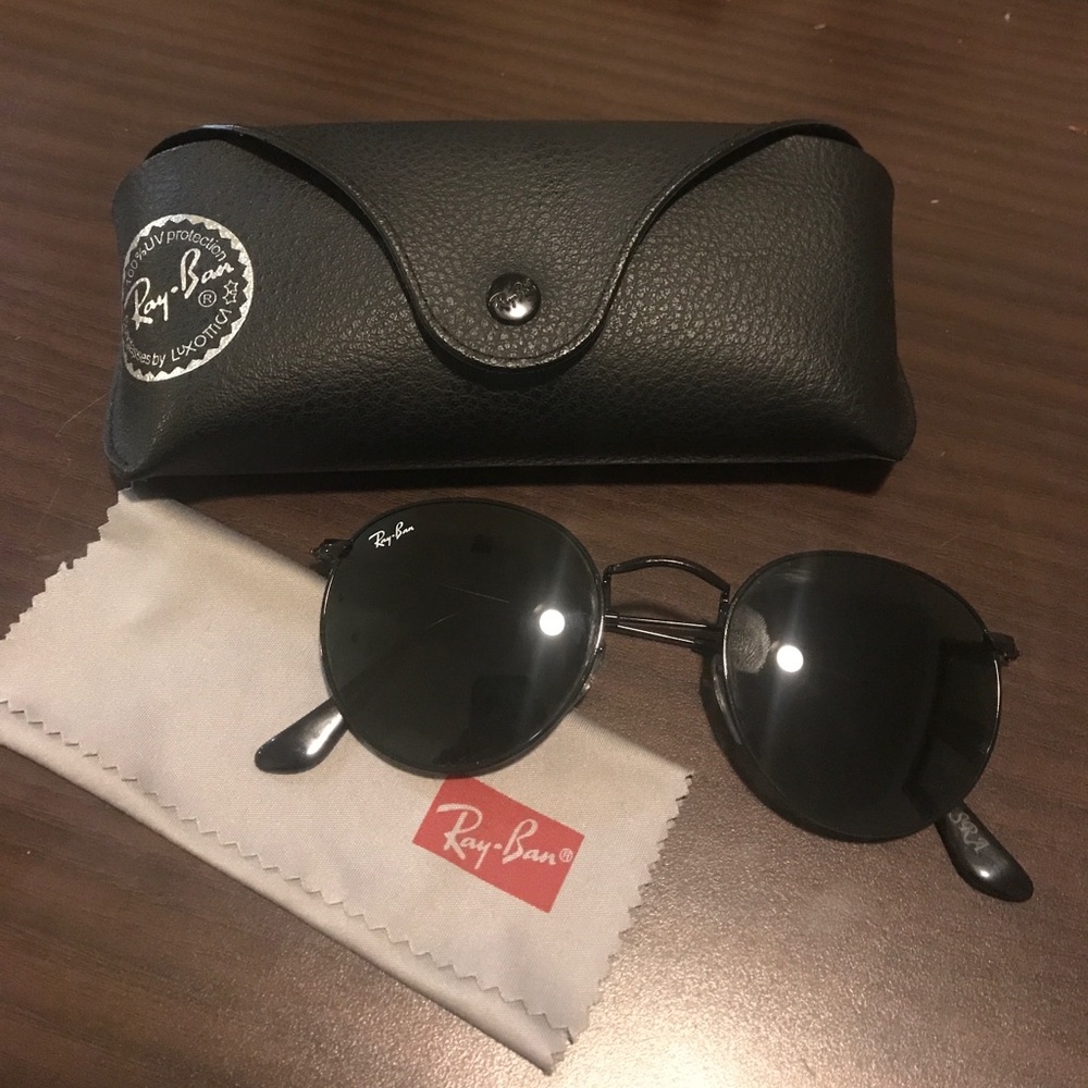 BLACK OUT ROUND RAY BANS