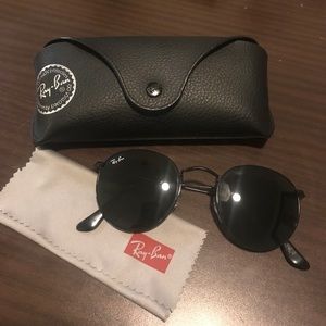 BLACK OUT ROUND RAY BANS