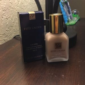 Ester Lauder Lucidity Light Diffusing Makeup
