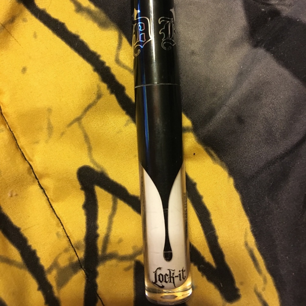 Kat Von D whiteout concealer