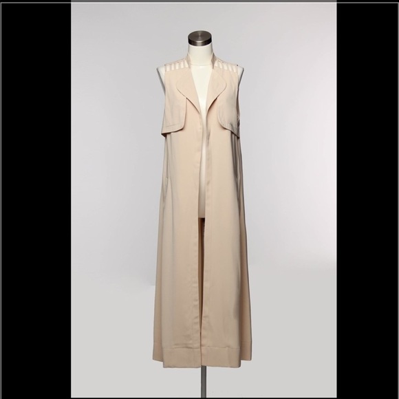 🎉LAST ONE! 🎉 Cream Sleeveless Trench - Picture 2 of 7